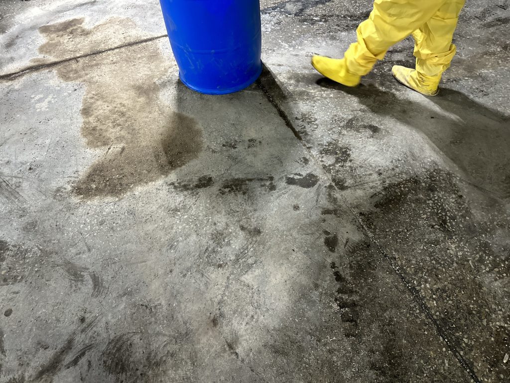 Oil Dry for spill clean up